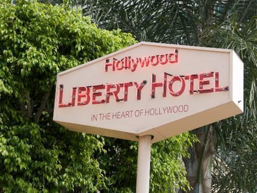 Hollywood Vip 2*