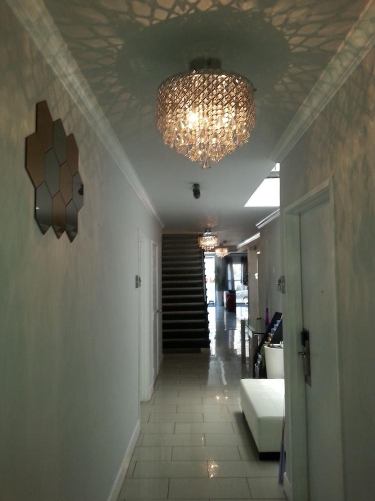 Hollywood Vip Hotel 2*